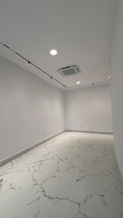 Negozio in affitto, Mine Peza!