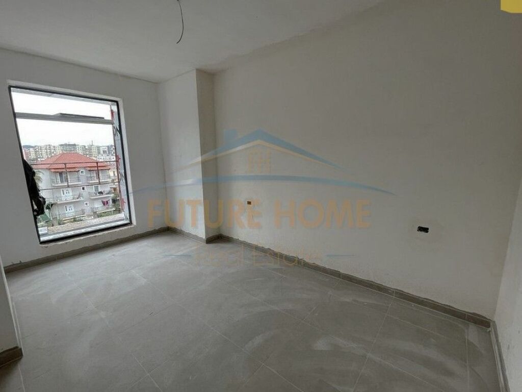 Shitet, Apartament 1+1, Rruga Babë Rexha, Tiranë.