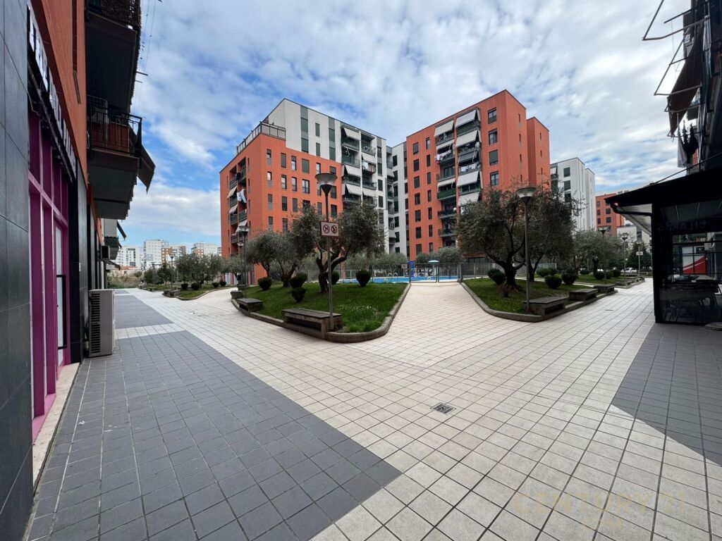 APARTAMENT ME QERA 1+1 + parkim Green City ,Astir