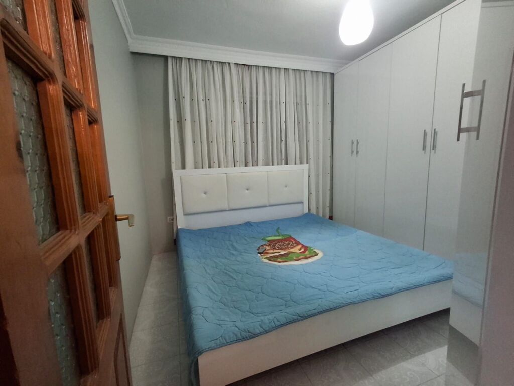 Japim apartament 2+1 me qira në Rrugën Sitki Çiço, pranë zonës së Brrylit!