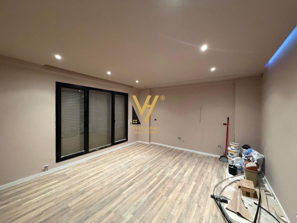 OFFICE 92 M2 FOR RENT AT THE TRAIN STATION 1,000 EURO