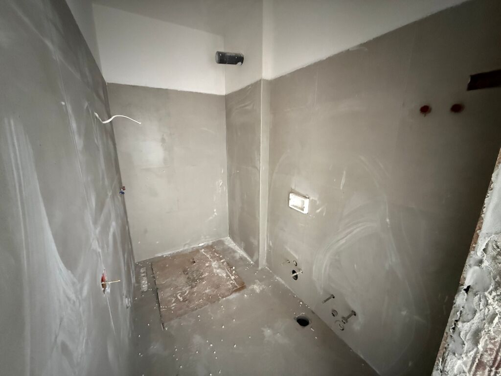 📣 SHITET Apartament 1+1 me Post Parking 📍 Rruga "Jordan Misja", Prane Kompeksit "Ndregjoni" ✨  