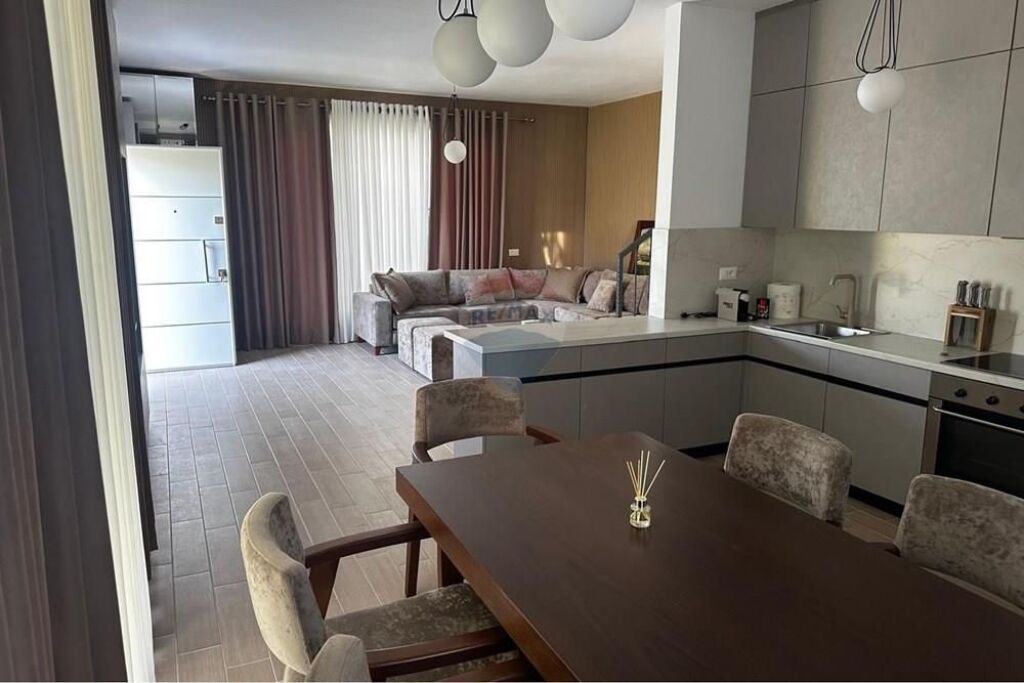 Vilë për Shitje Pranë Gjirit të Lalëzit