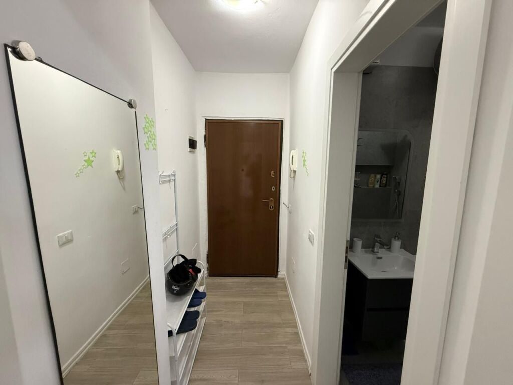 📣 QERA GARSONIERE 📍Prane QENDRES  🛣️ Rruga e "Bogdaneve" ✨ 💶 Cmimi 500 Euro