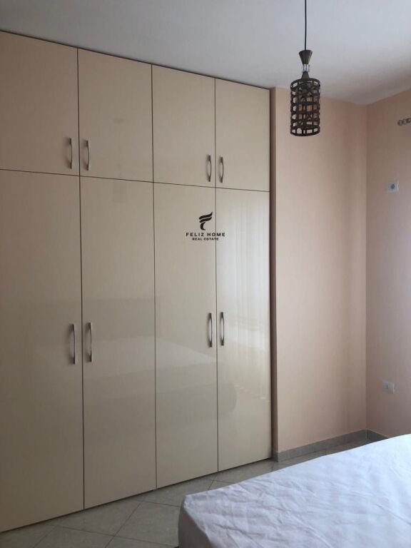 APARTAMENT ME QERA 2+1 21 DHJETORI 70.000 LEKE