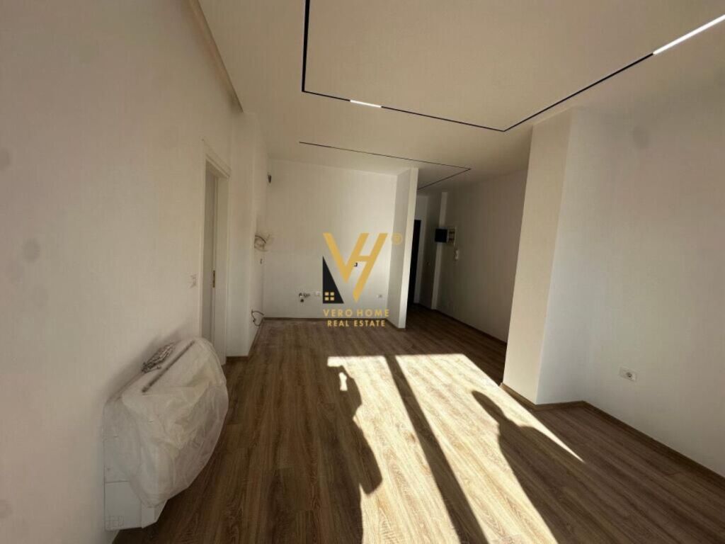 OFFICE 200 M2 FOR RENT AT SELVIA 300,000 LEKE