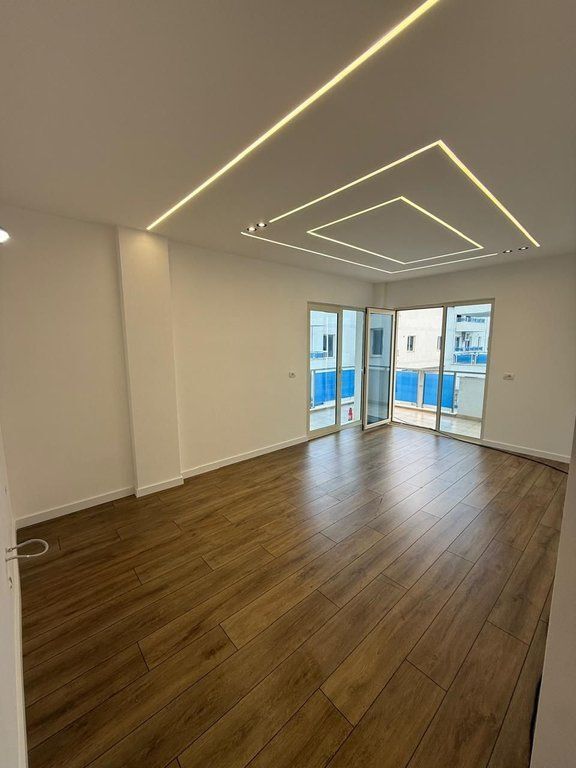 Shitet apartament 1+1 në Tushemisht, Pogradec – me pamje nga liqeni