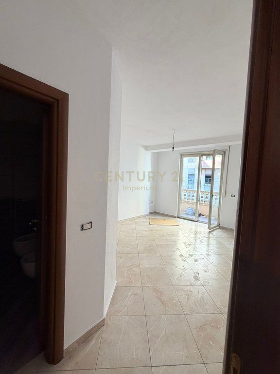 Ufficio in affitto – 127 m², Centro Tirana (dietro il palazzo a 15 piani)