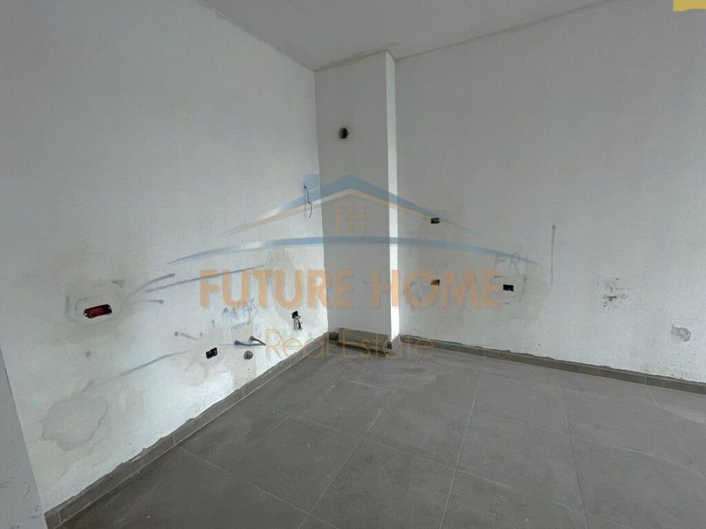 Shitet, Apartament 1+1, Rruga Babë Rexha, Tiranë.