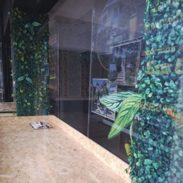 AFFITTASI GRANDE NEGOZIO PER ATTIVITÀ EX ESPOSIZIONE 115 M2