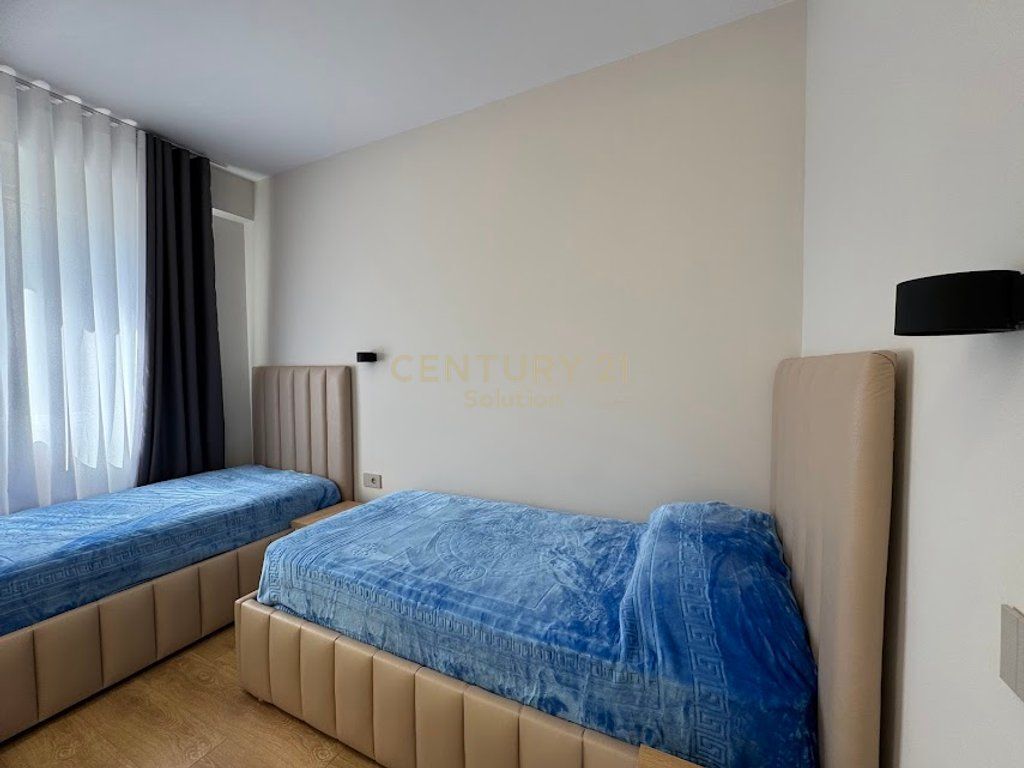 JAPIM ME QIRA 2+1+2 POSTE PARKIMI TE LIQENI I THATE!