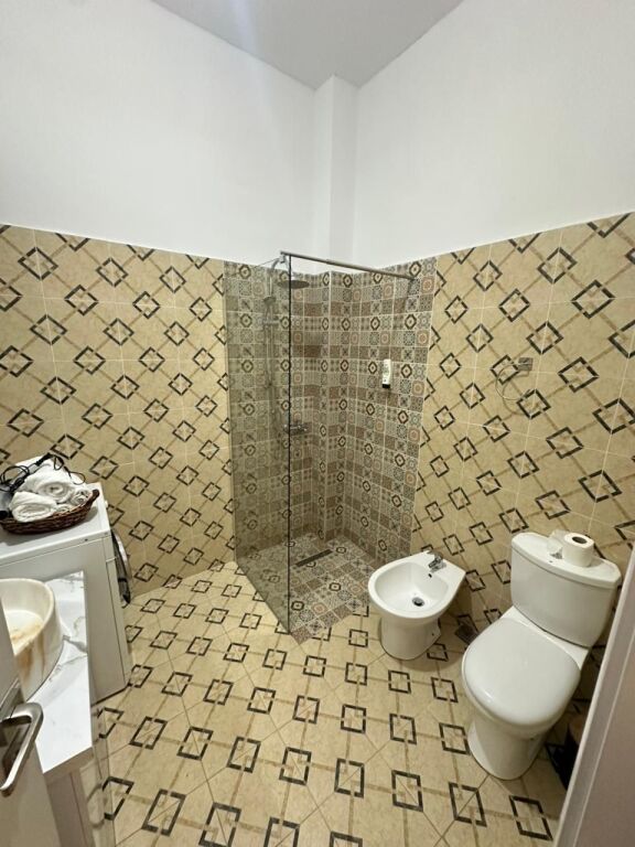 JEPET ME QERA APARTAMENT 1+1, 27 KATESHI VOLLGA, DURRES.