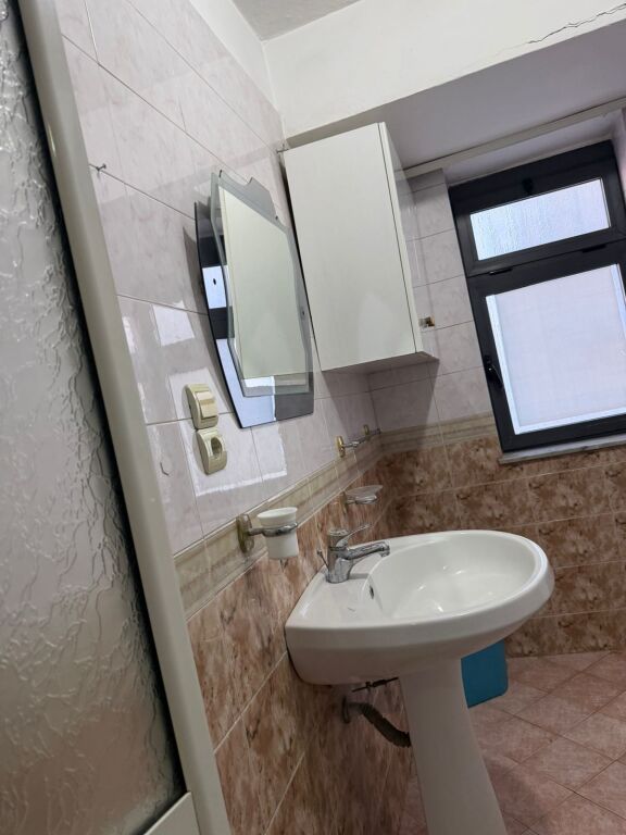 Jepet Me Qera Apartament 1+1+1 Ballkon