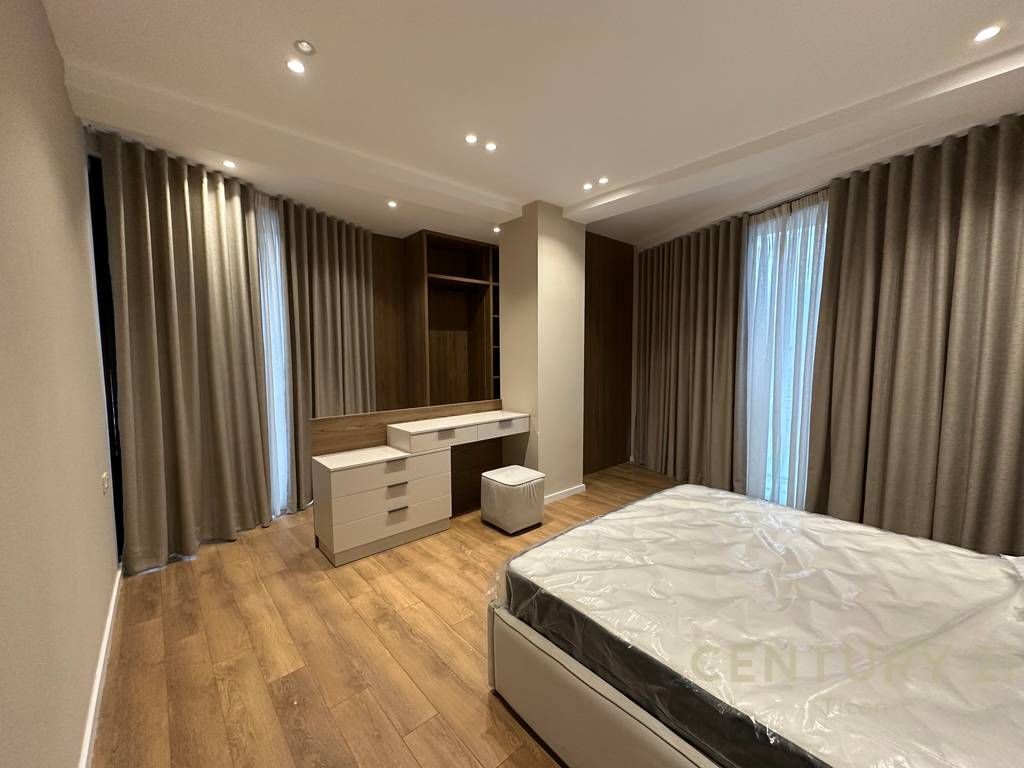 JEPET ME QERA APARTAMENT LUKSOZ TEK GOLDEN TOWER