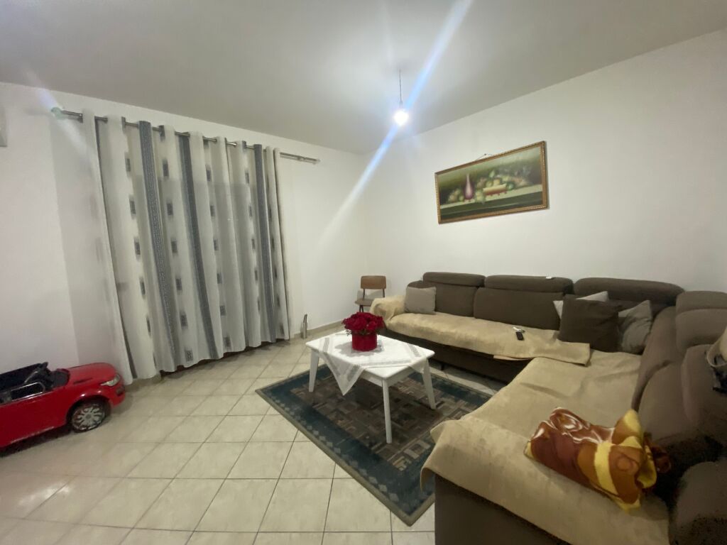 Apartament 2+1+2 per qira Misto Mame !