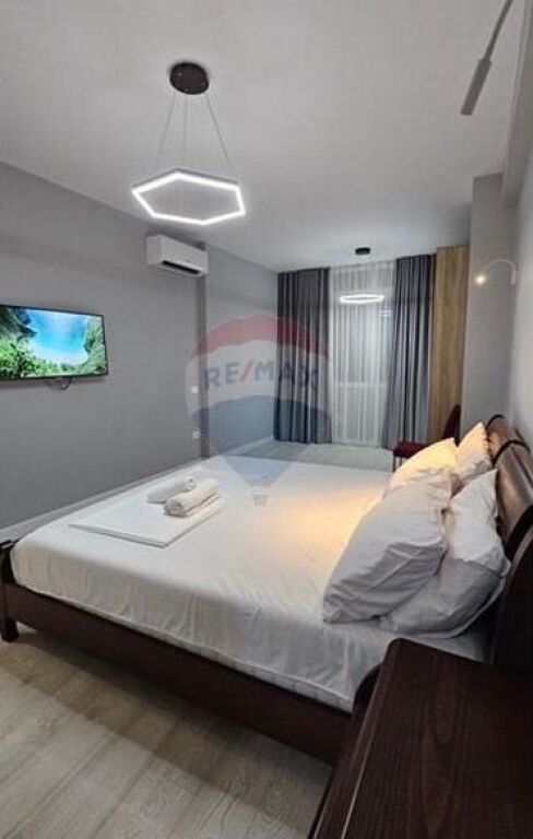 Shitet Apartament 2+1+2 tek rruga e Barrikadave ID: 530571006-4