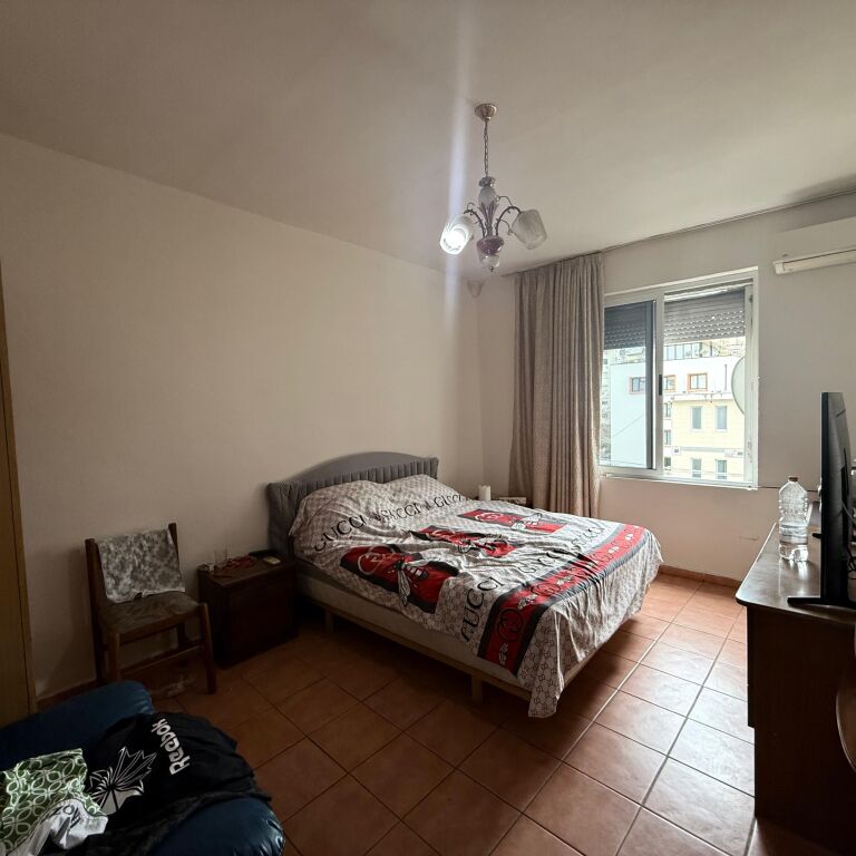 2160€/m2, presso PETRO NINI LUARASI, 3+1+2 IN VENDITA, PALAZZO ESISTENTE
