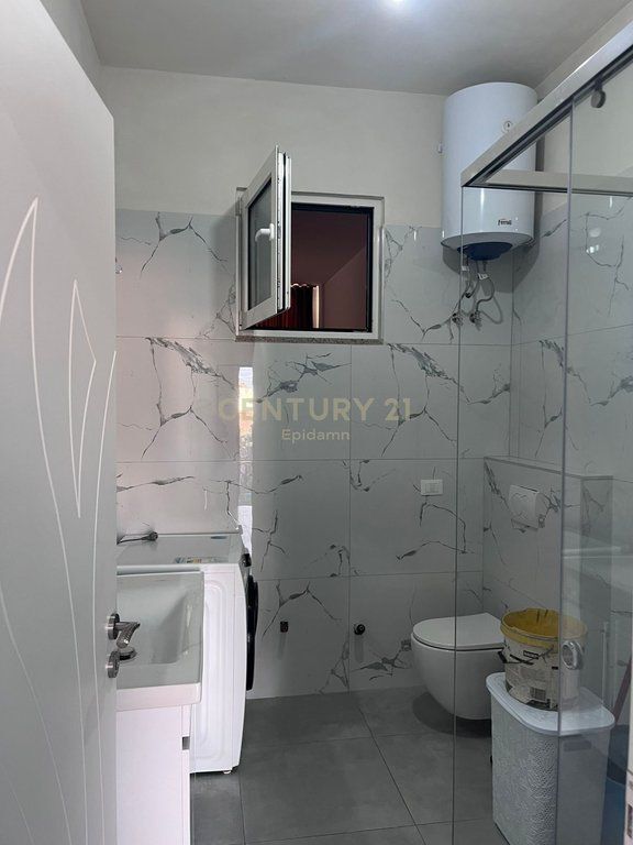 Jepet me qira kati i dytë i një shtëpie private ,ne ish kenete