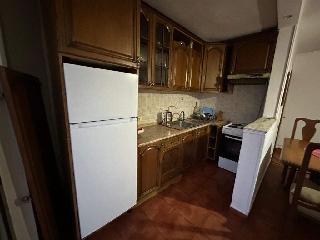 🏢Rruga Barrikadave,jepet me qera apartament,3+1+2,i mobiluar. 60,000Leke