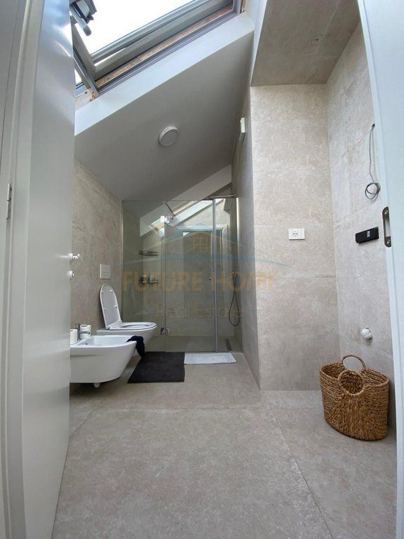 Shitje, Penhouse 1+1, ish Blloku