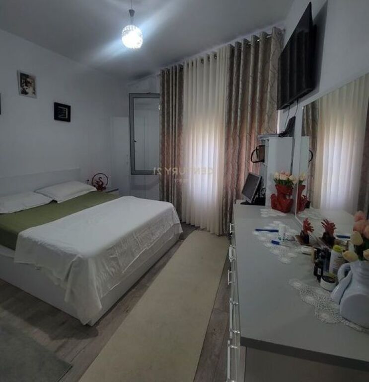 Shitet 2+1+2 ne Fresk