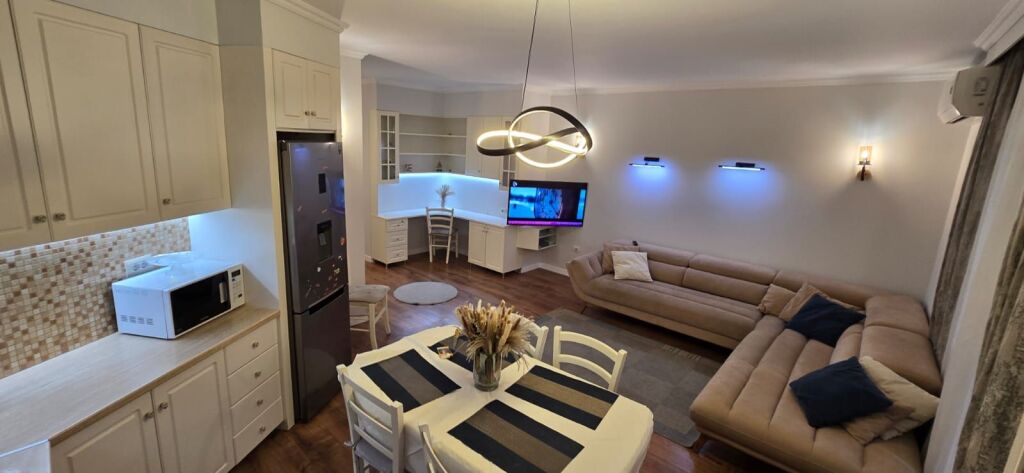 Apartament 3+1 per qira tek Rruga Rrapo Hekali tek Kodra e Diellit.