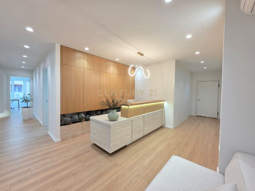 Ufficio in Affitto a Ish - Bllok