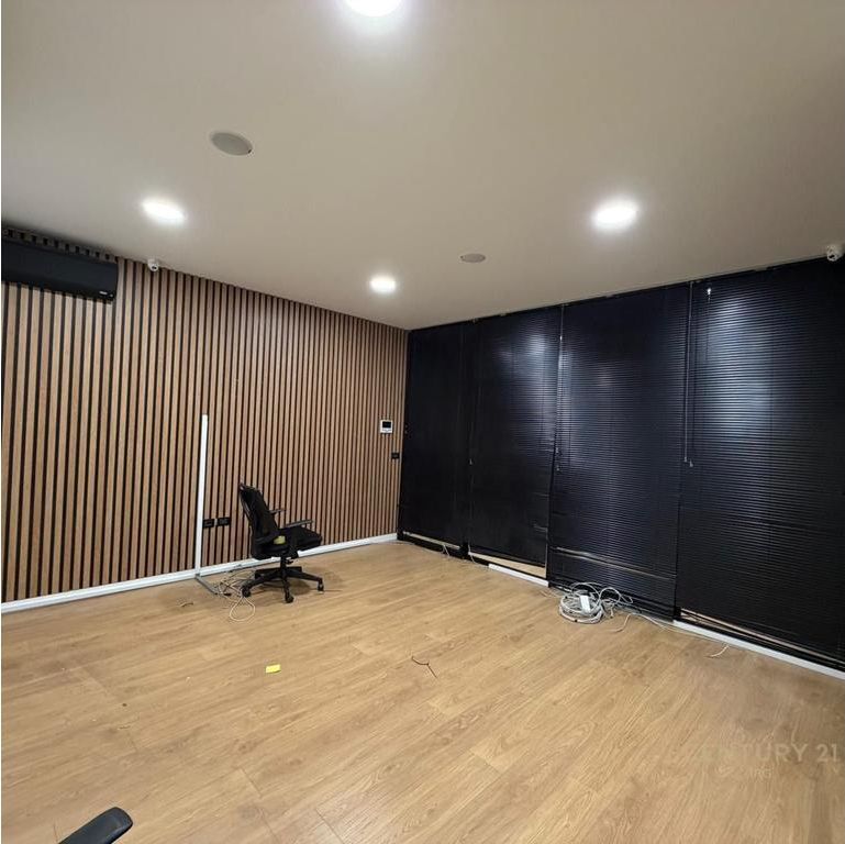 UFFICIO IN AFFITTO OPEN SPACE AL HILTON, VICINO A DELIJORGJI!