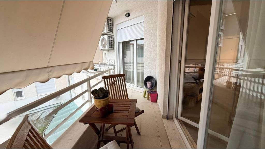 JEPET ME QIRA APARTAMENT 1+1 TEK REZIDENCA KODRA E DIELLIT 1.  700 €