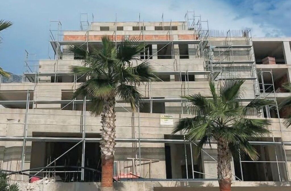 Apartament 2+1+2 + Post Parkimi për Shitje – Dhërmi