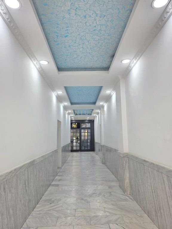 Jepet me qira zyrë në zonën e Ish-Bllokut, në Samos Tower