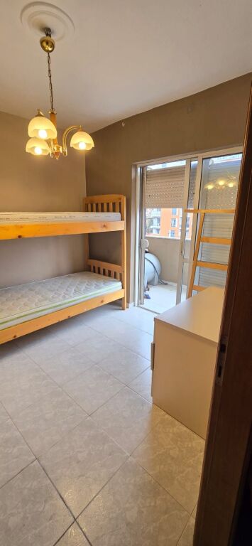 🏢Rruga Haxhi Hysen Dalliu,pak minuta larg Fakultetit te Shkencave te Natyres shitet apartament 3+1 177,000€uro