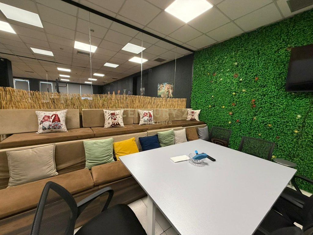 Ufficio in affitto di fronte a Delijorgji – primo piano + 2 posti auto