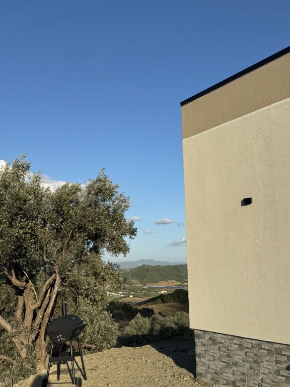 Villa with view of Lake Gjokaj + land