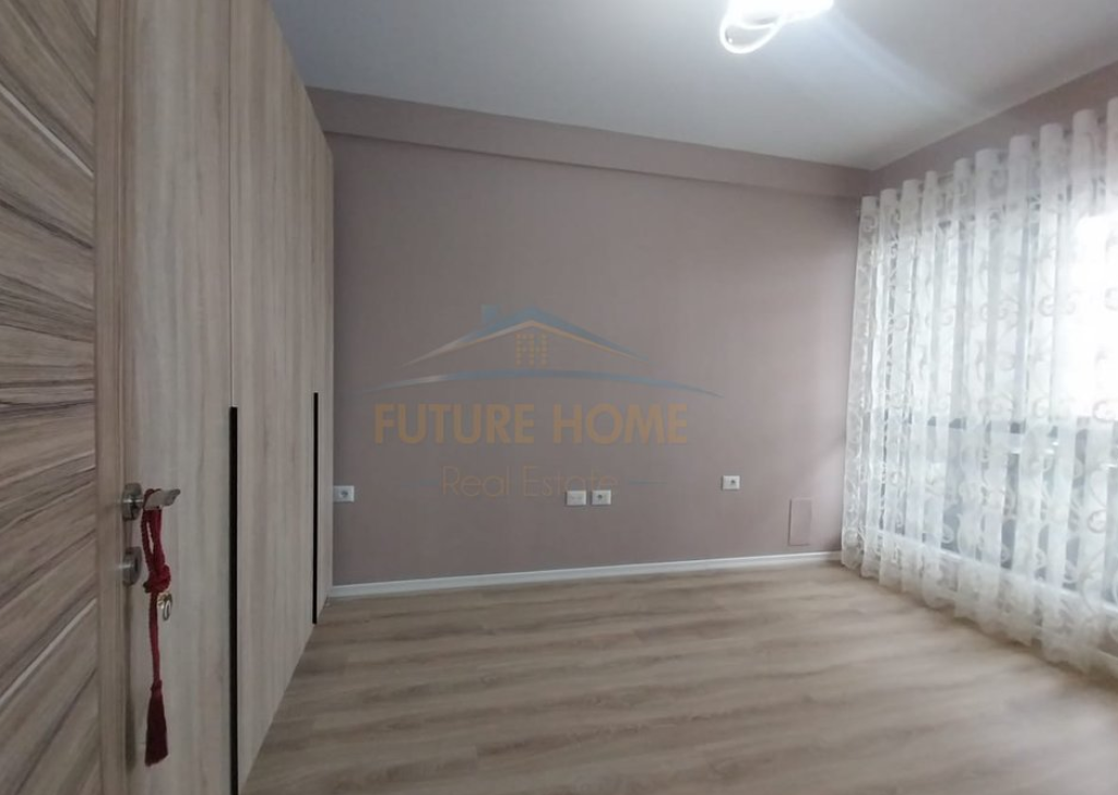 Qera, Apartament 2+1+2+Post Parkimi, Rruga 5-Maji, Tirane.