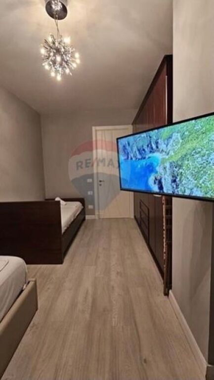 Shitet Apartament 2+1+2 tek rruga e Barrikadave ID: 530571006-4