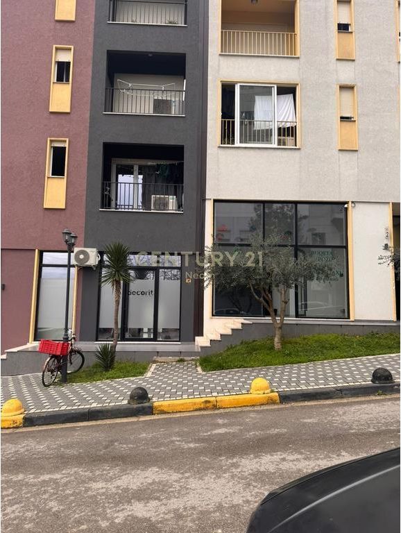 AMBIENT KOMERCIAL PER SHITJE NE SELITE