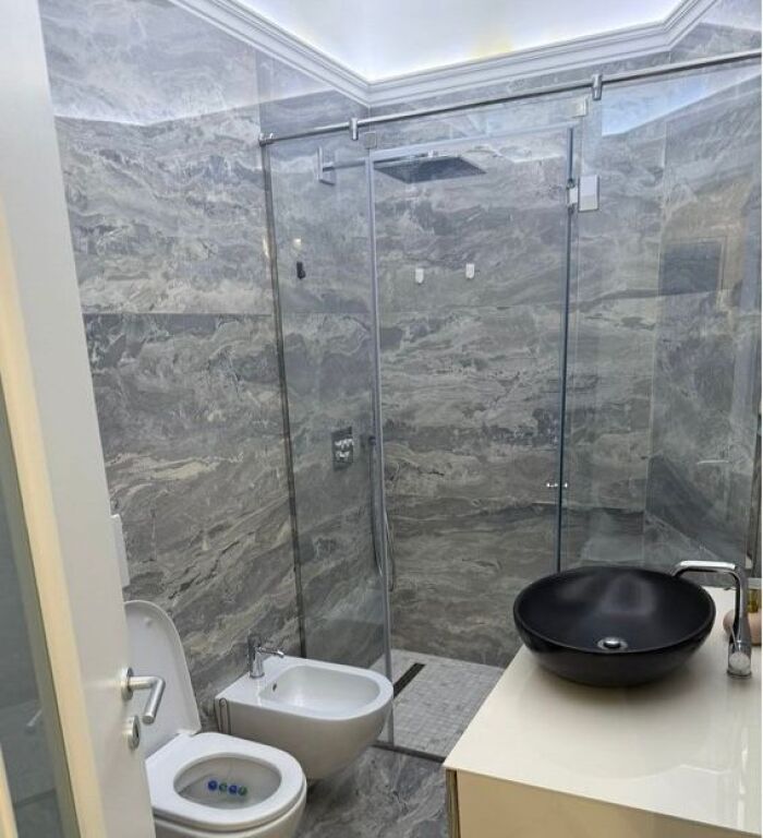 AFFITTASI APPARTAMENTO 4+1+2+ POSTO AUTO A PARK GATE TIRANA, VICINO AIR ALBANIA