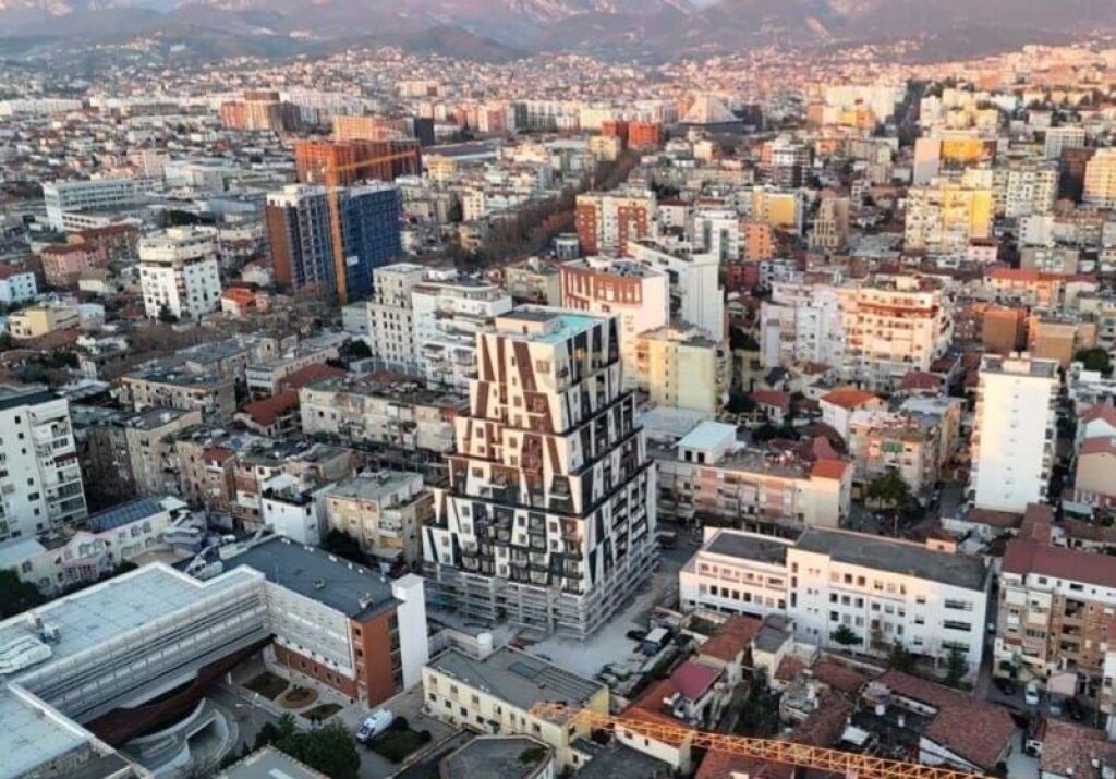 Apartament Ne Shitje Rr. Barrikadave, Tirane