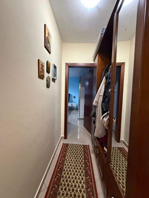 🏠Shitet Apartament 1+1+bllk 📍Rruga e Elbasanit, prane Ambasades Amerikane 🏢Kati i 6 banim 📐Sip. 70m2 Neto 💶 Çmimi : 215.000€  📄Dokumentacion i rregullt hipotekor 🏙️Pallat me ashensor ☀️Pamje e lire &amp; me drite natyrale 🧭Orientim Lindje