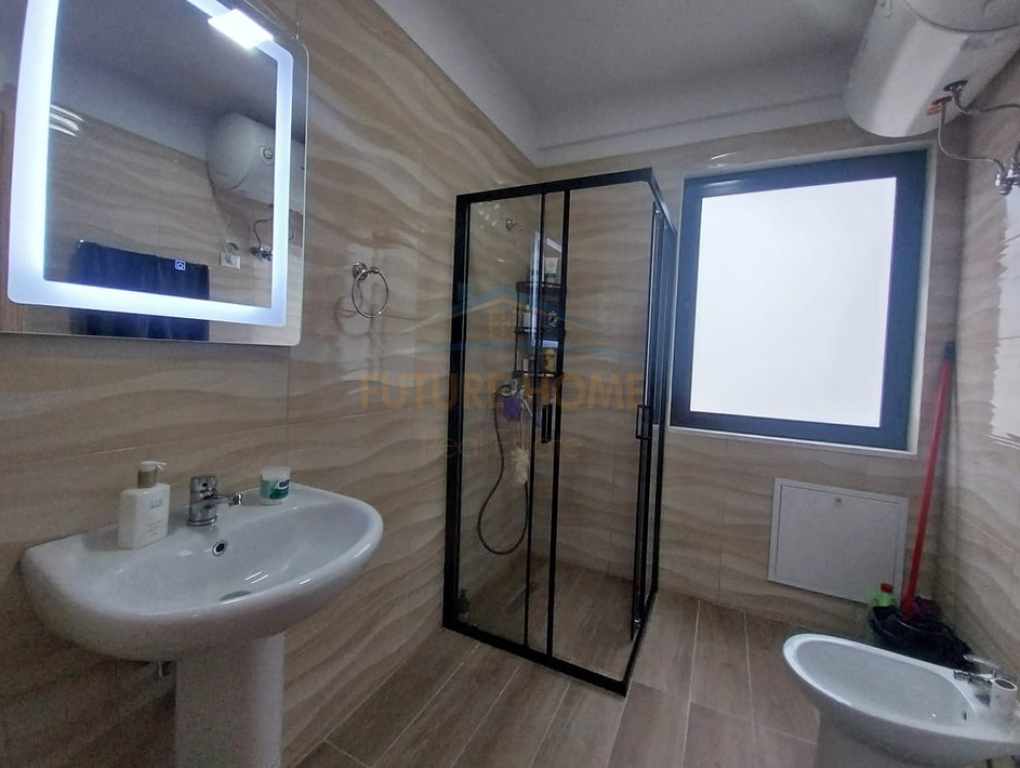 Qera, Apartament 2+1+2+Post Parkimi, Rruga 5-Maji, Tirane.