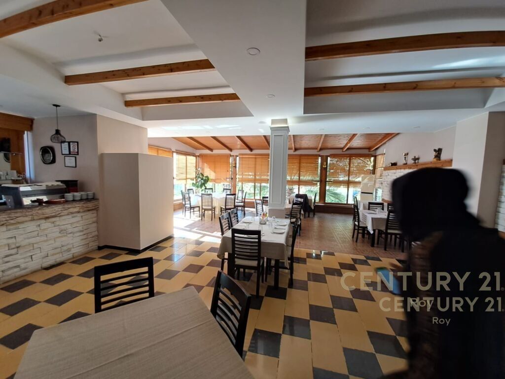 SHITET HOTEL ME 31 DHOMA NE GOLEM!!!