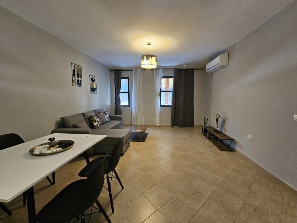 Jepet me qira 2+1 te Concord Center Rr 5 Maji