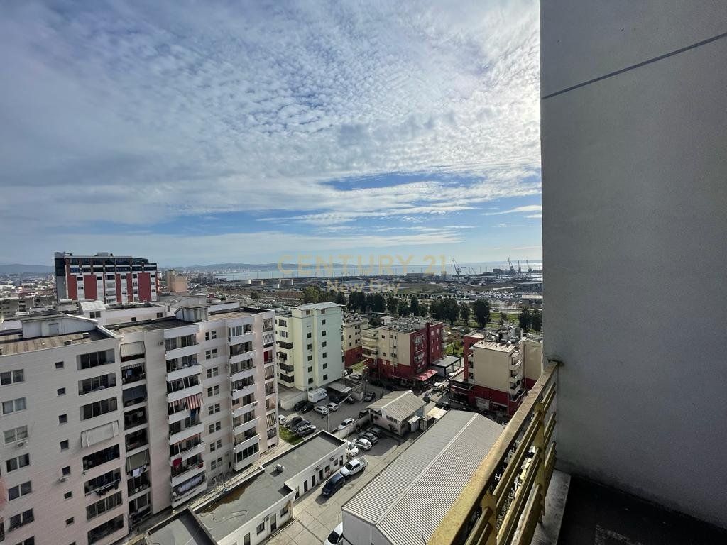 Jepet me qira apartament 2+1 te zona Ujesjellesit.