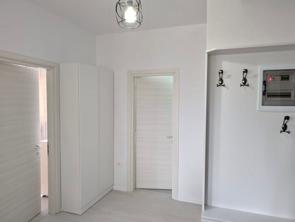 📍 Ish Fusha e Aviacionit – River Residence 🏢 Edificio nuovo – Anno 2025 📐 Superficie: 100 m² 💰 Prezzo: 65.000 ALL / mese 🚀 Facile accesso alla Grande Tangenziale