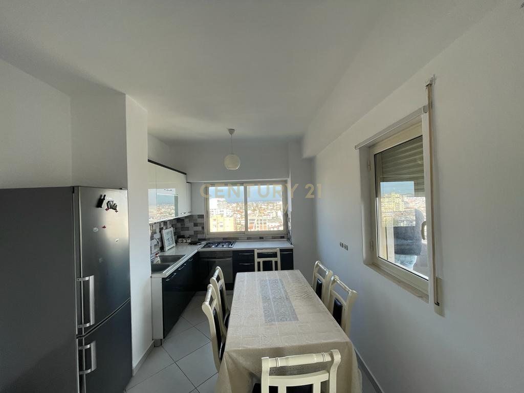 Jepet me qira apartament 2+1 te zona Ujesjellesit.