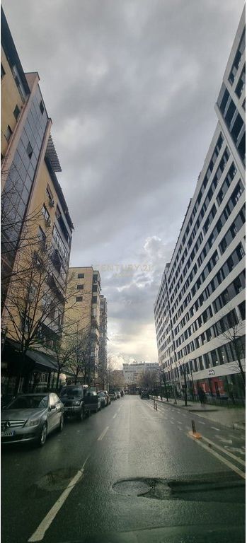 AFFITTIAMO APPARTAMENTO 2+1+2 PER UFFICIO / RESIDENZIALE, DIETRO SQUARE 21!