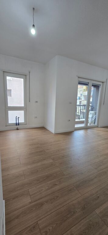 AMBIENT PËR ZYRA+POST PARKIMI