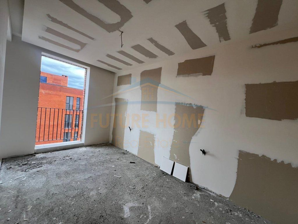 Shitet, Apartament 1+1+ Post parkimi, Siri Kodra