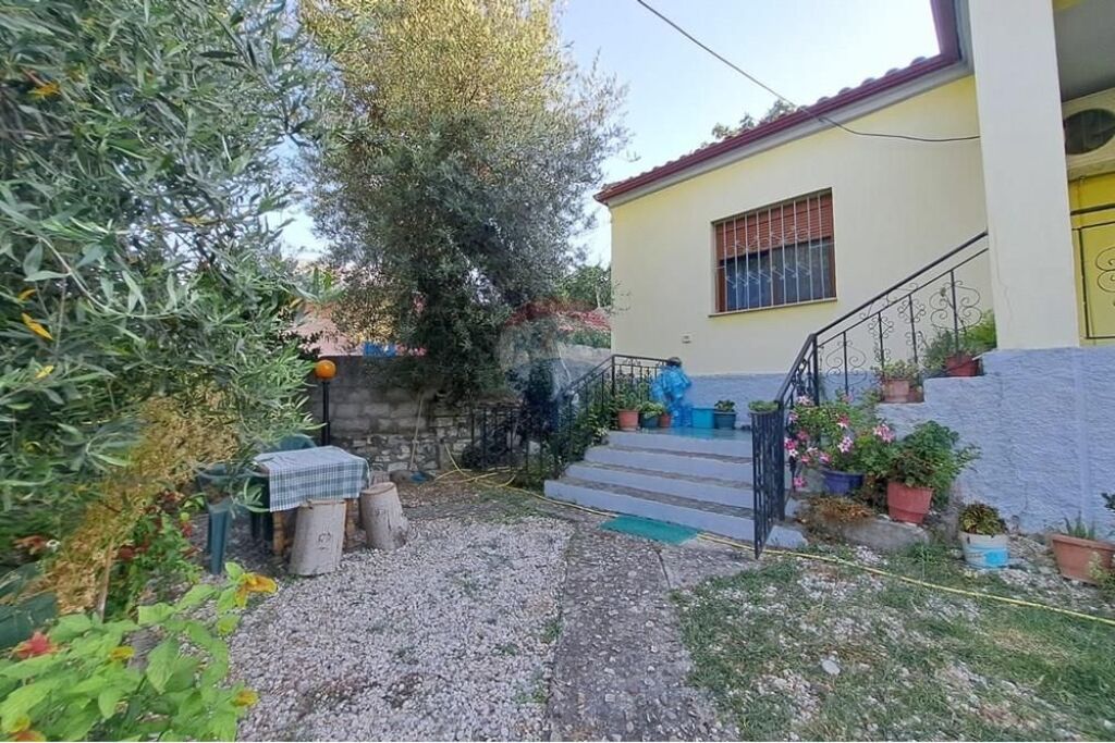 Shtëpi Private 2+1 në Shitje